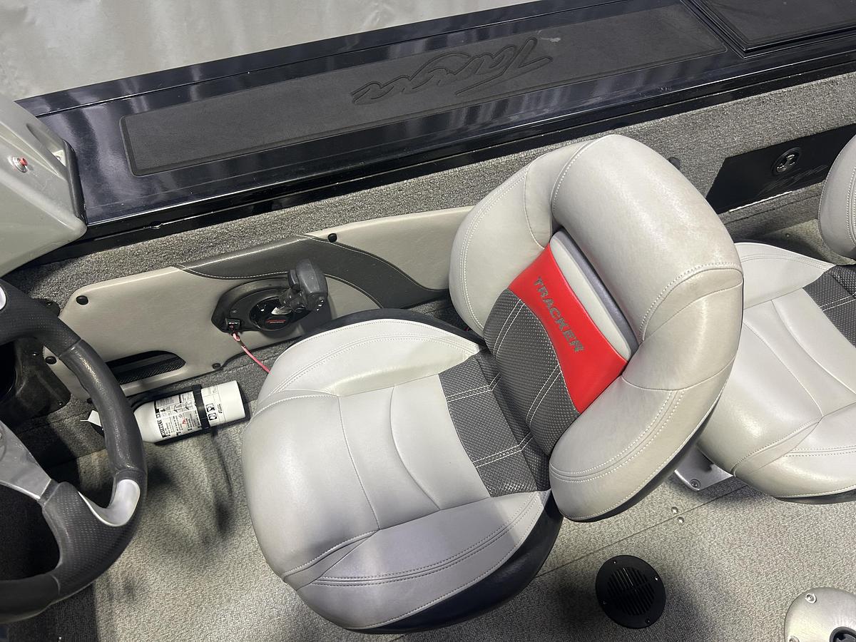 Used 2017 TRACKER Targa V20