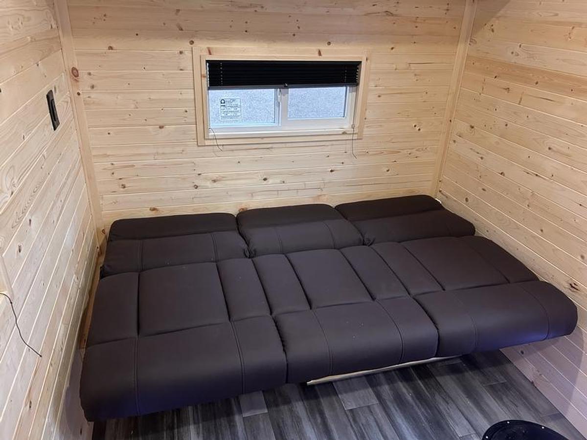 2026 Ice Castle Fish Houses 6.5' X 12V SPORTSMAN [$1,000 OFF, FREE GENERATOR]