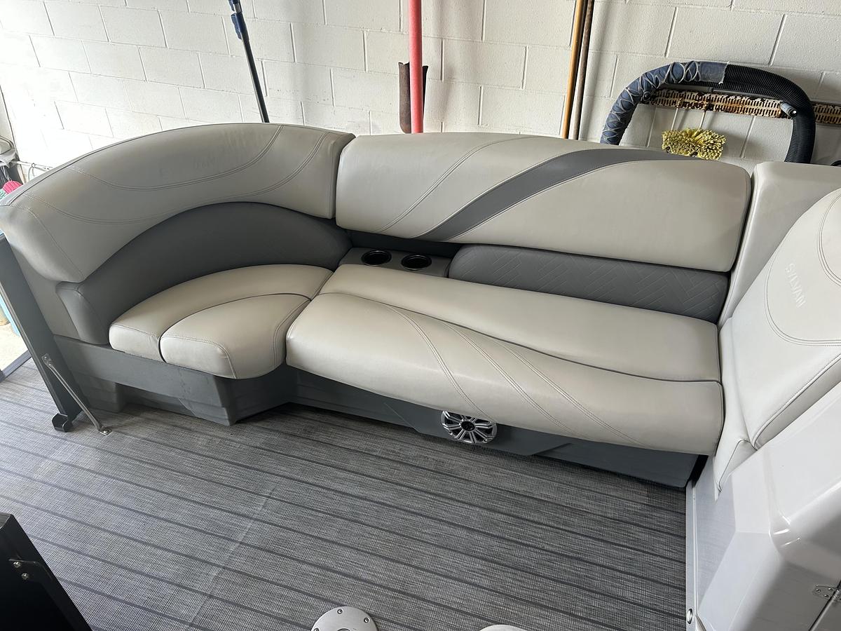 Used 2019 Sylvan Mirage 8522 Party Fish