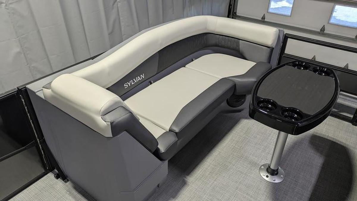 2026 Sylvan R-22 Party Fish