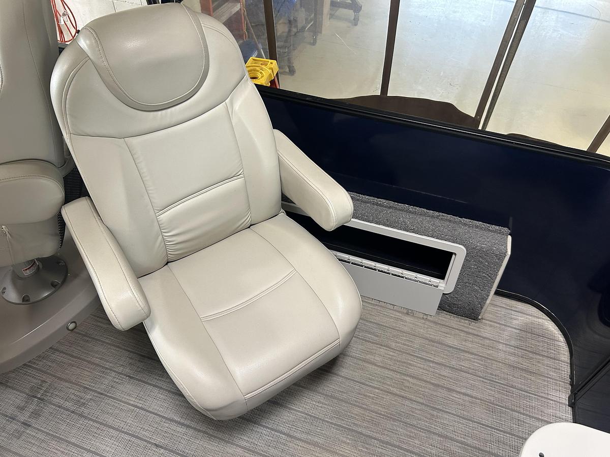 Used 2019 Sylvan Mirage 8522 Party Fish