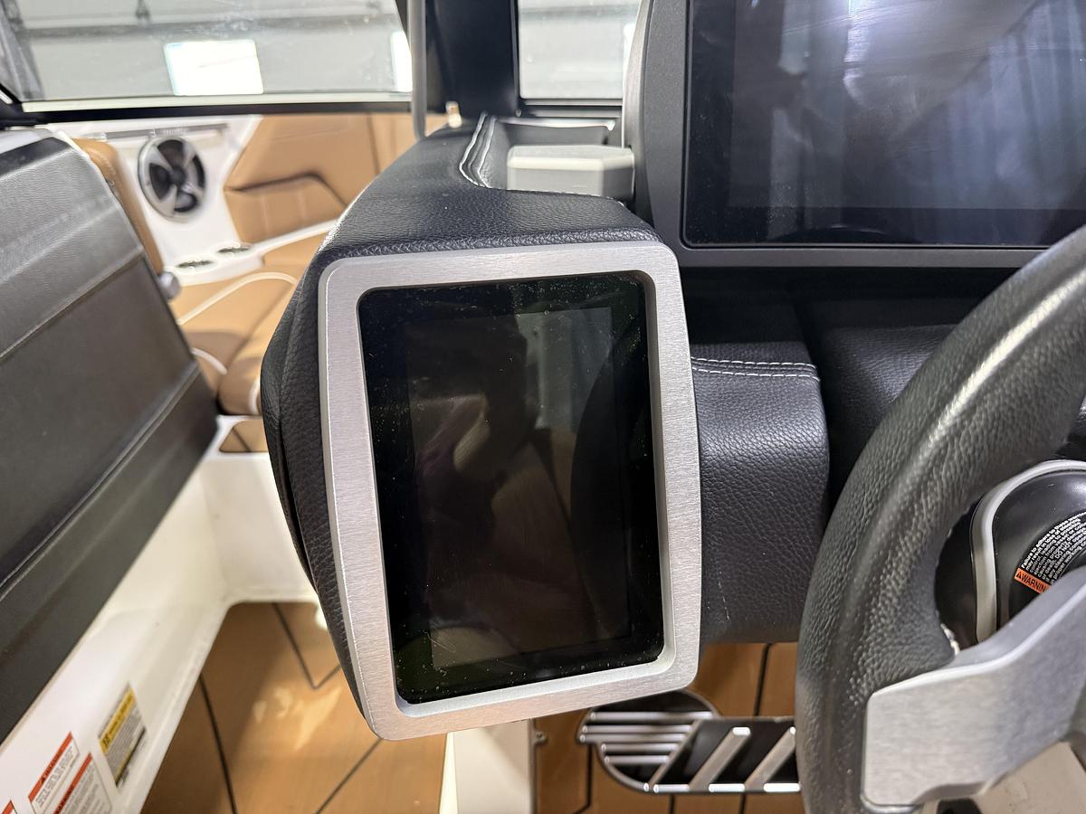 Used 2020 Malibu Boats 25 LSV