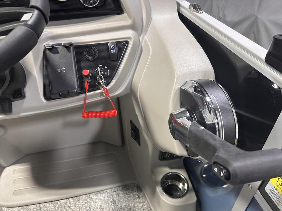 2025 South Bay 224FCR LE Fish & Cruise 2.75