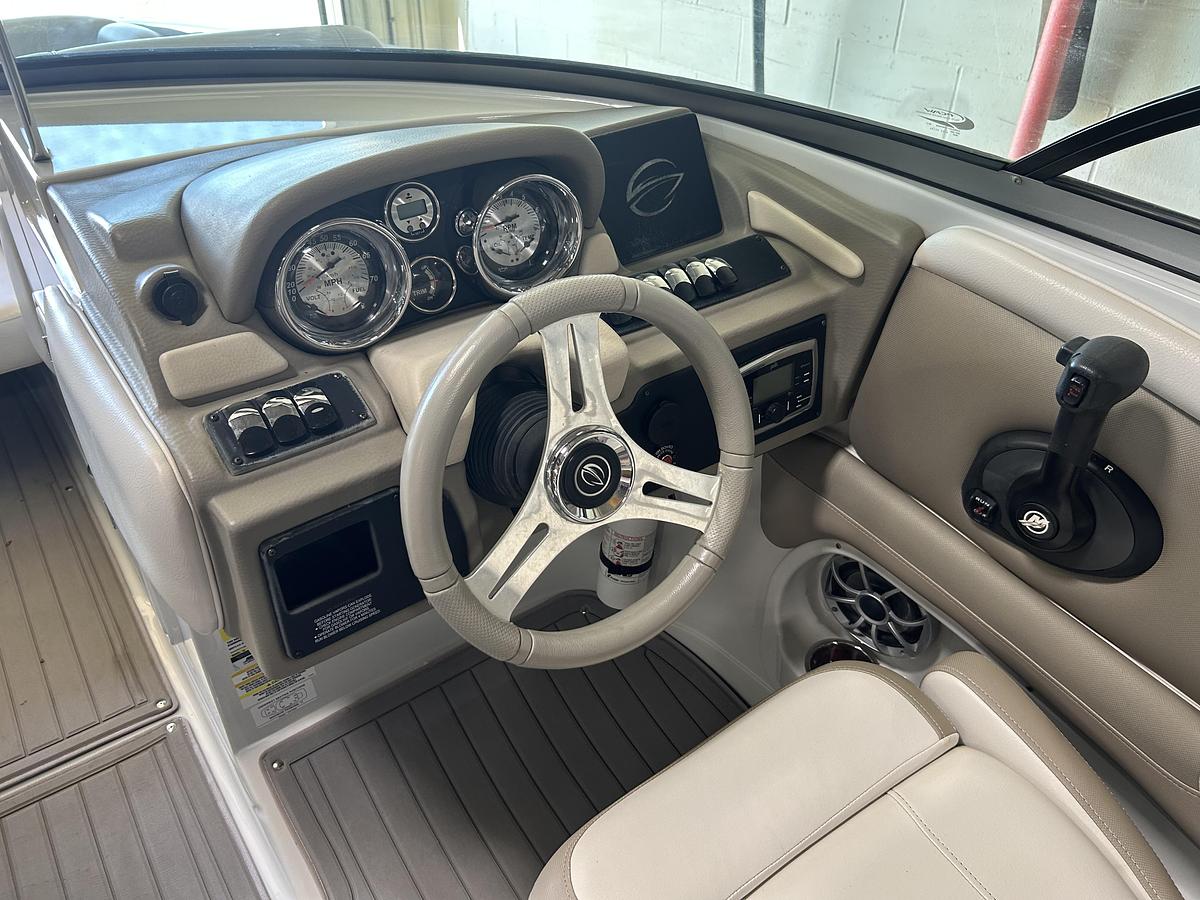 Used 2016 Crownline E2