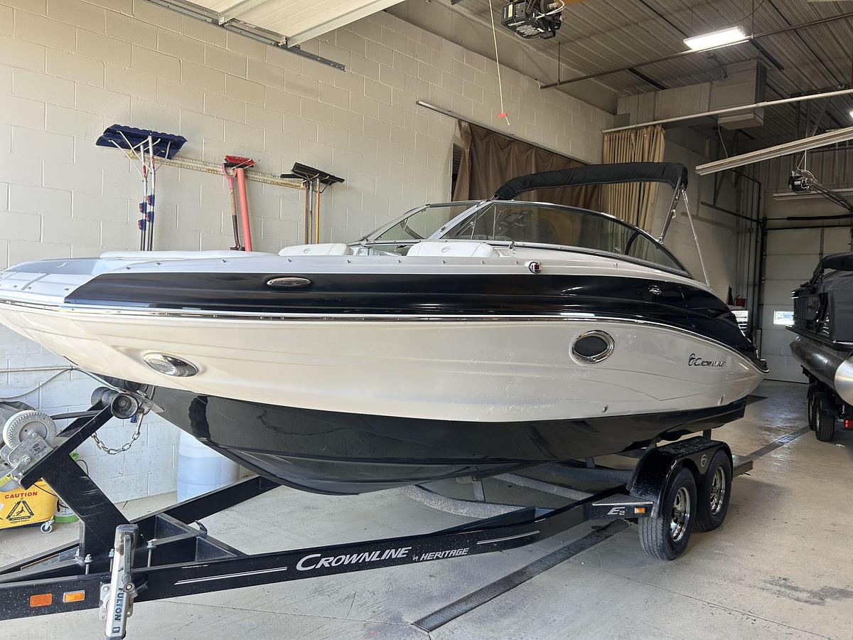 Used 2016 Crownline E2