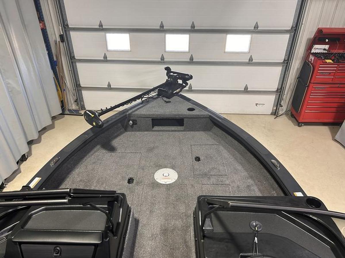 2026 Crestliner 1750 Fish Hawk Walkthrough