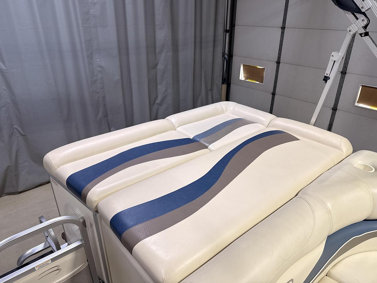 Used 2006 BENNINGTON 2275 RL