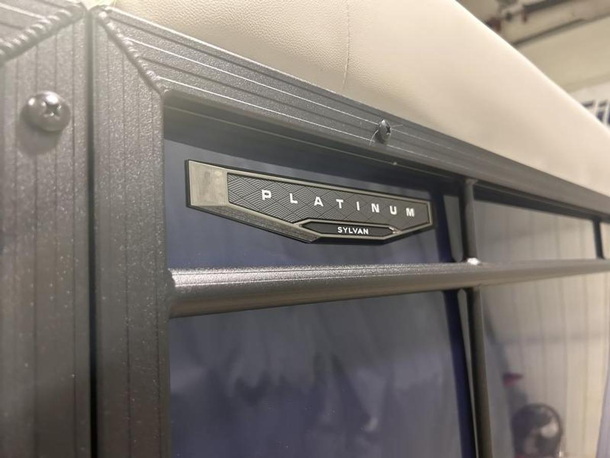 2026 Sylvan X3 Party Fish Platinum Package