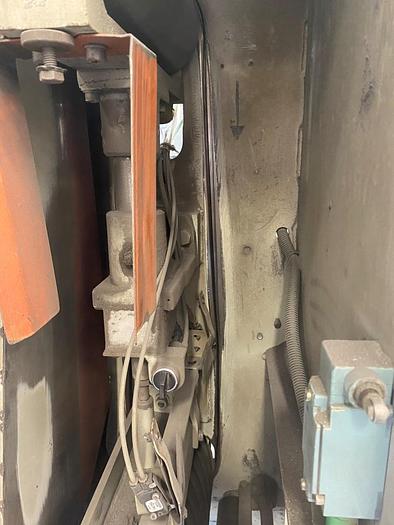 Used 2001 Jakob Loewer ST 300 Heavy Duty Dry Grinding Machine