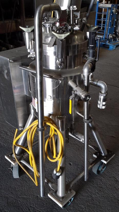 Used 7 GALLON VACUUM PROCESSOR TANK (25 LITERS) ITT. IND. SERIAL 2302433-2