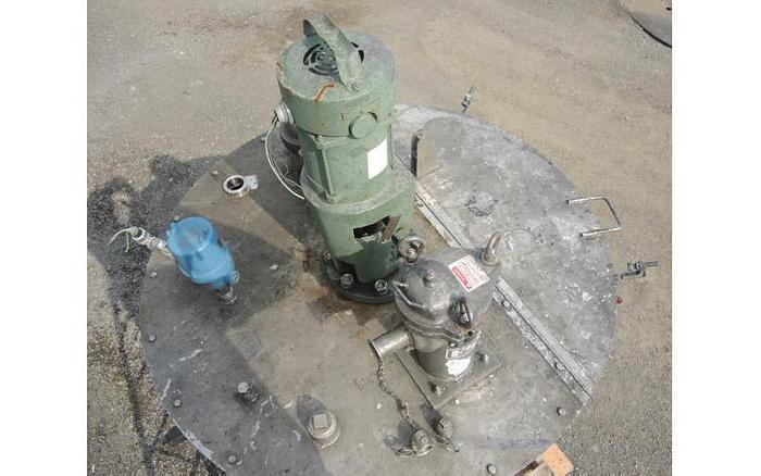 D'occasion USED 210 GALLON TANK, STAINLESS STEEL WITH 0.3 HP MIXER