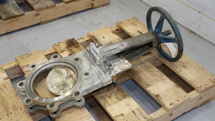 Used Dezurik 8" Hand Operated Knife Gate Valve #44470