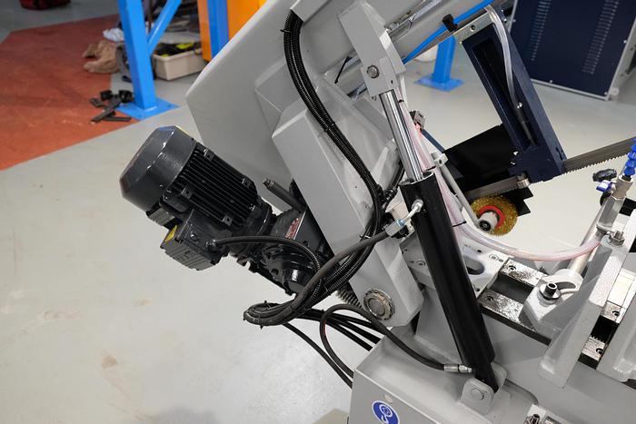 UZMA 320 Horizontal Bandsaw