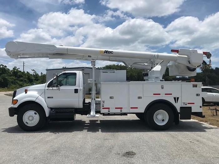 Used 2009 Ford F750 4x2 Utility Altec AM55-MH Over-Center Bucket Truck