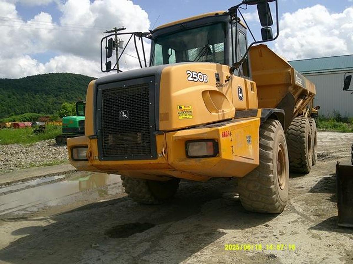 Used 2014 DEERE 250D