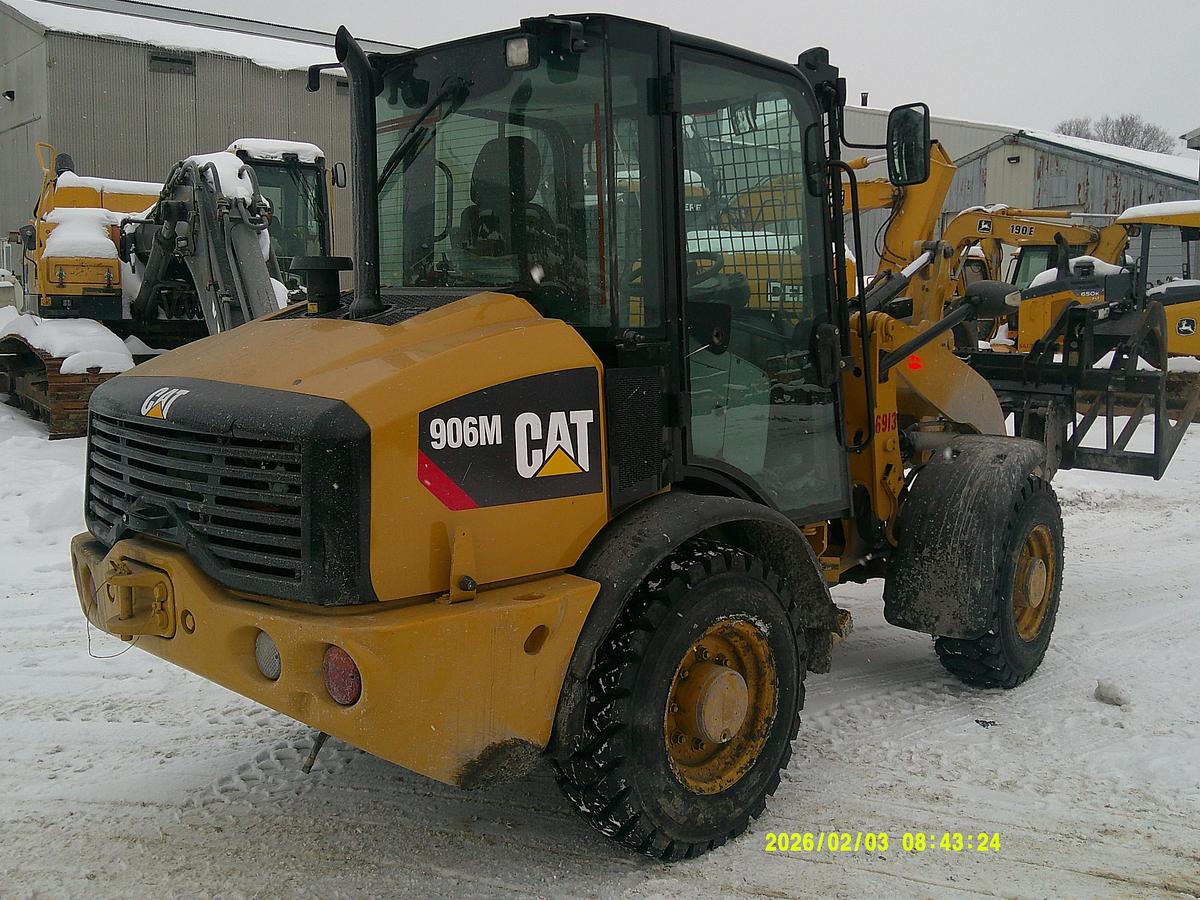 Used CATERPILLAR 906M