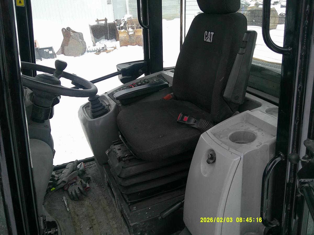 Used CATERPILLAR 906M