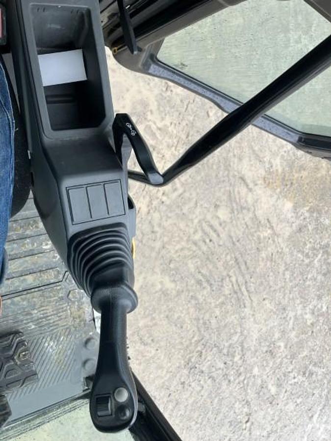 Used 2023 CATERPILLAR 320 GC