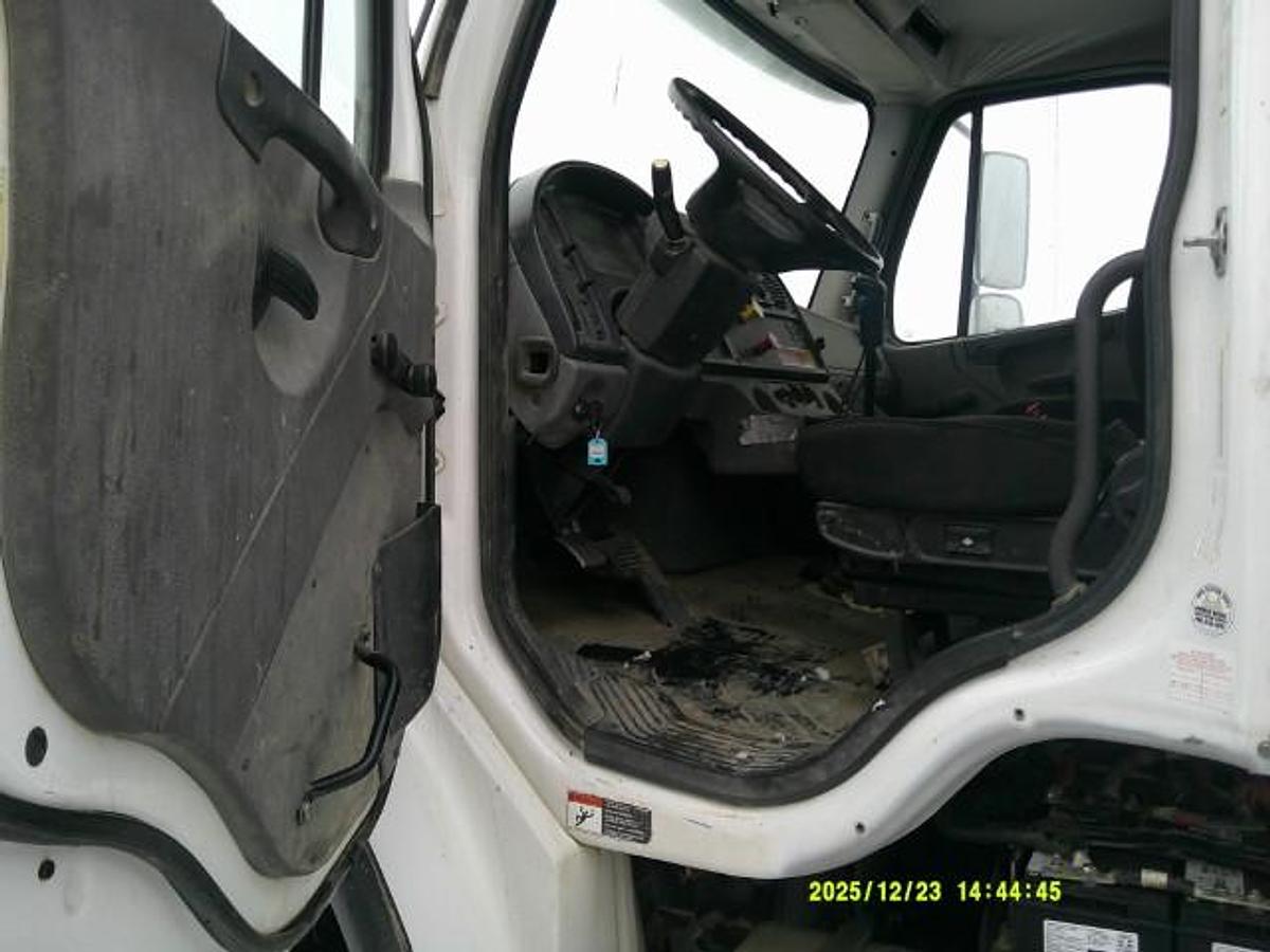 Used 2019 Freightliner M2 106