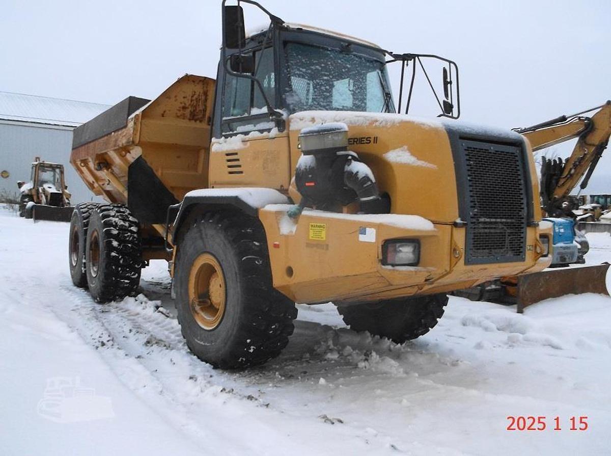 Used 2010 DEERE 250D II