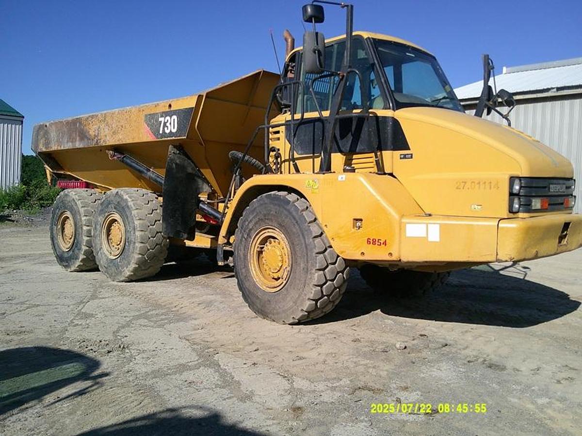 Used 2011 CATERPILLAR 730