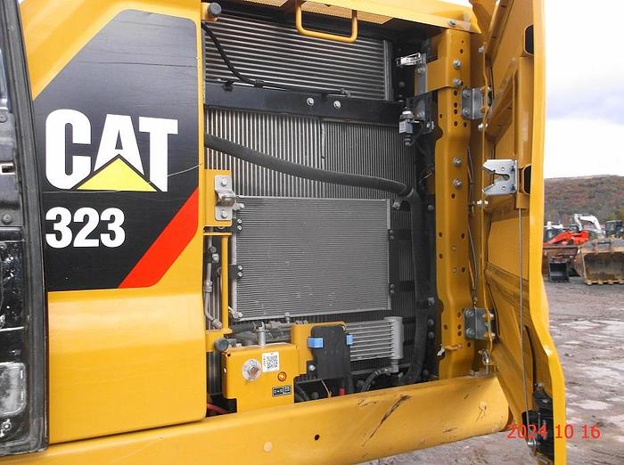 Used 2018 CATERPILLAR 323