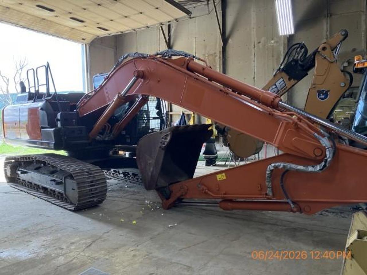 Used 2021 HITACHI ZX200-6