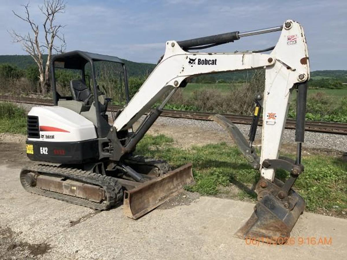 Used 2014 BOBCAT E42