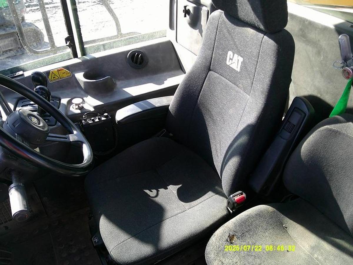 Used 2011 CATERPILLAR 730