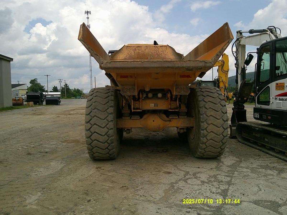 Used 2014 DEERE 250D