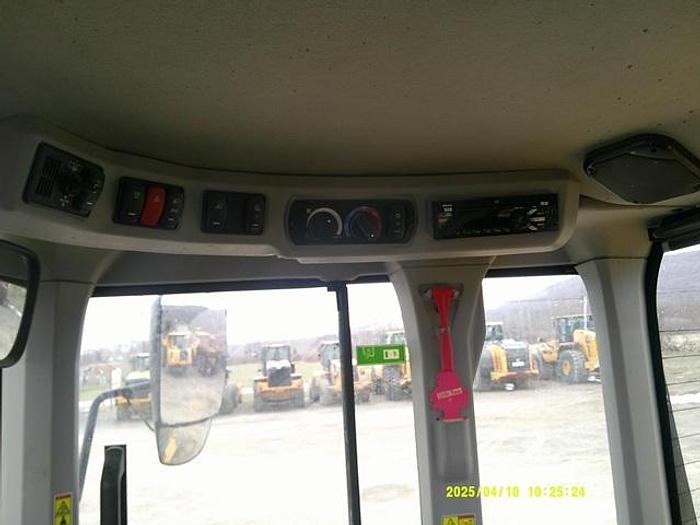 Used 2015 CATERPILLAR 926M