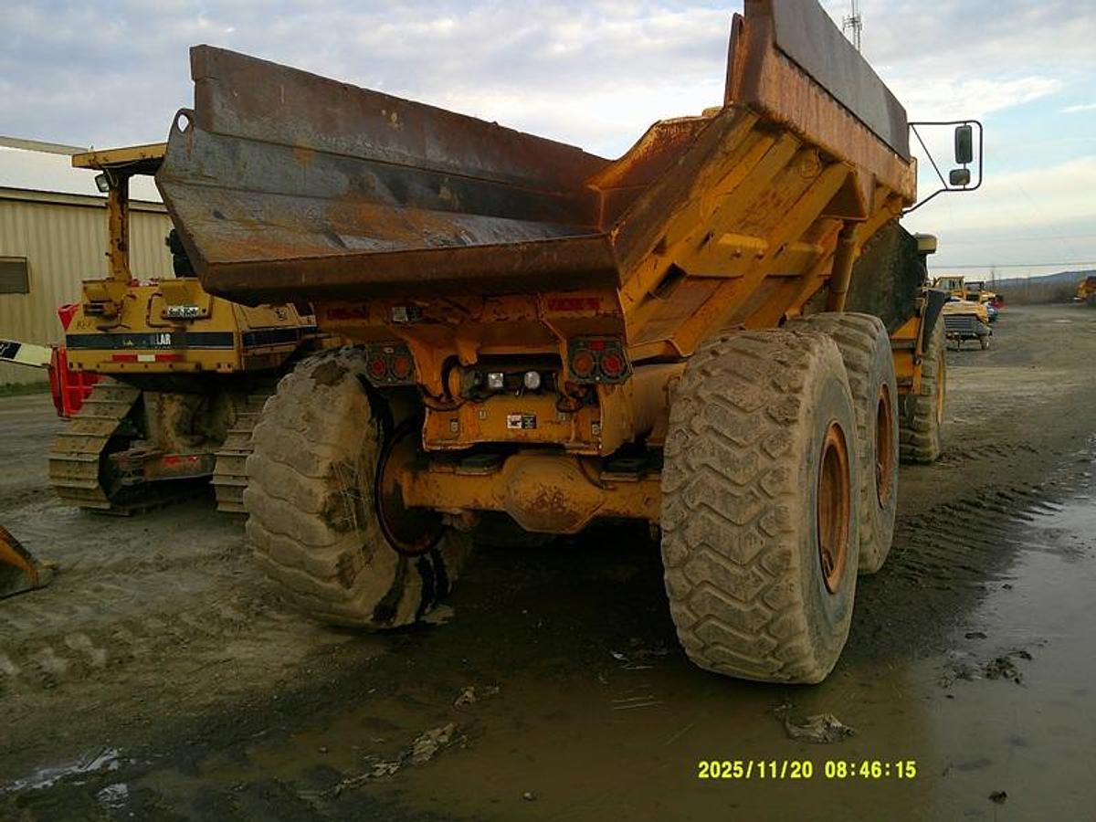 Used 2010 DEERE 250D II
