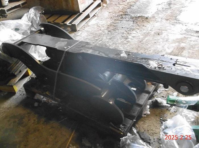 DEERE 135G Pro link hyd thumb