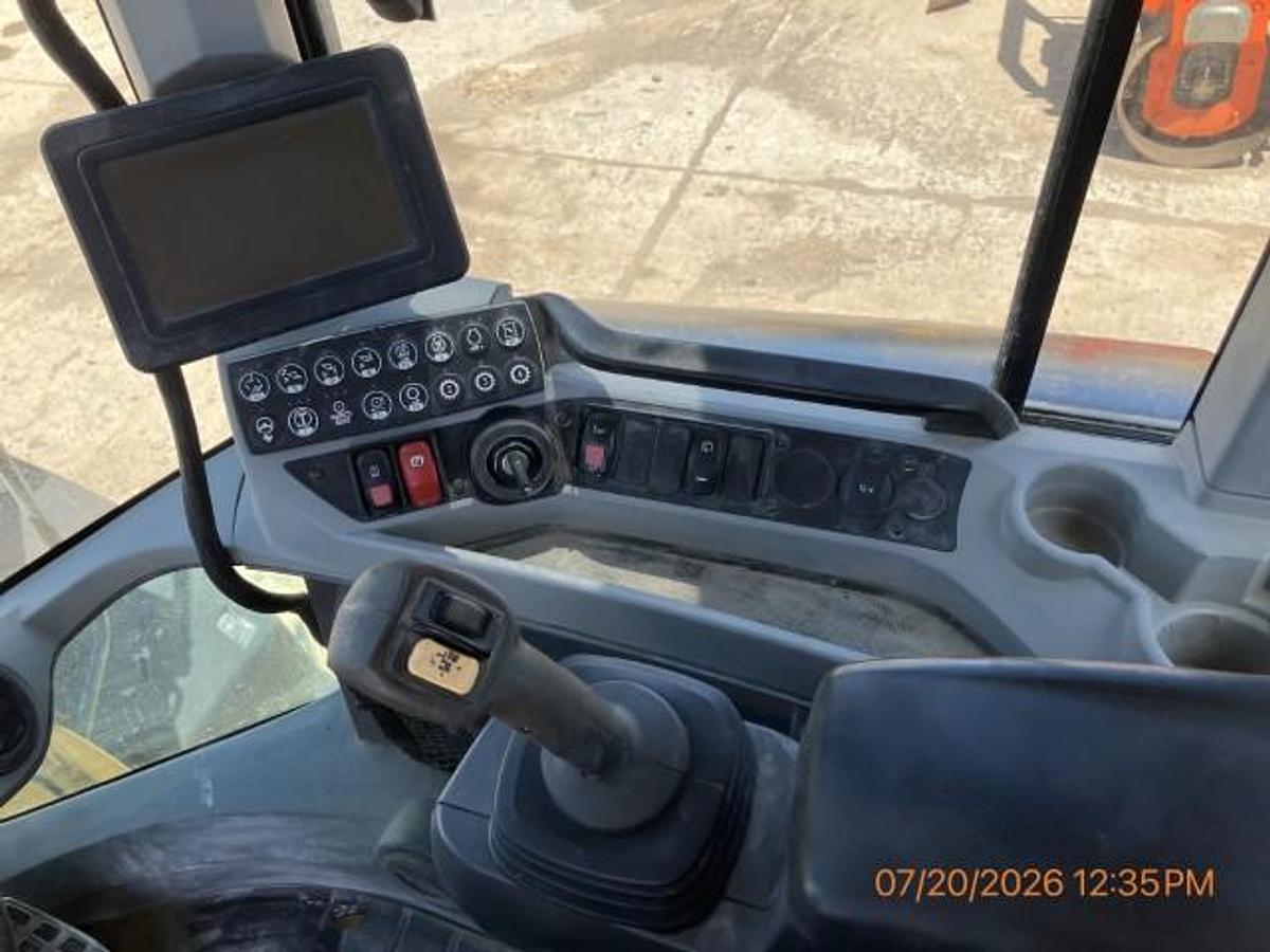 Used 2019 CATERPILLAR 926M