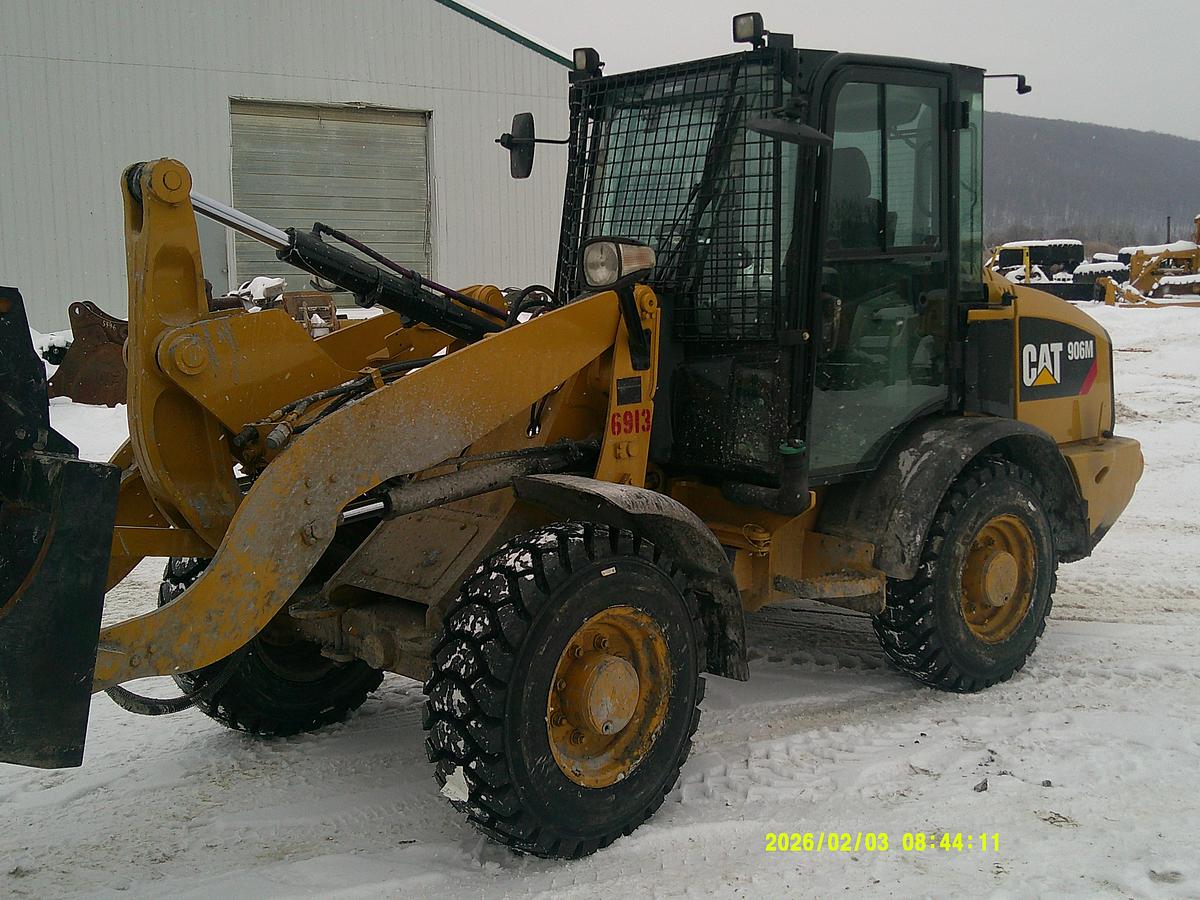Used CATERPILLAR 906M