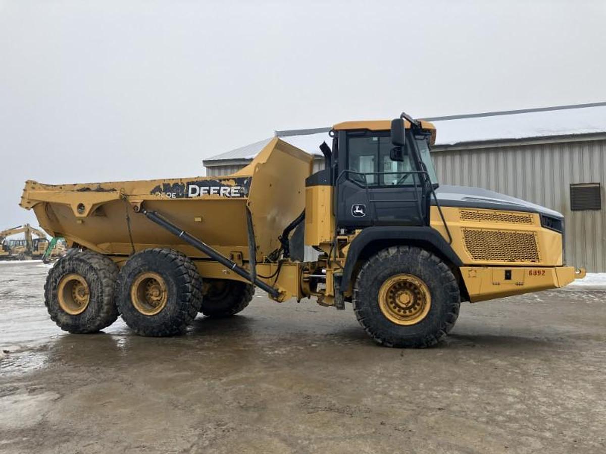 Used 2019 DEERE 260E