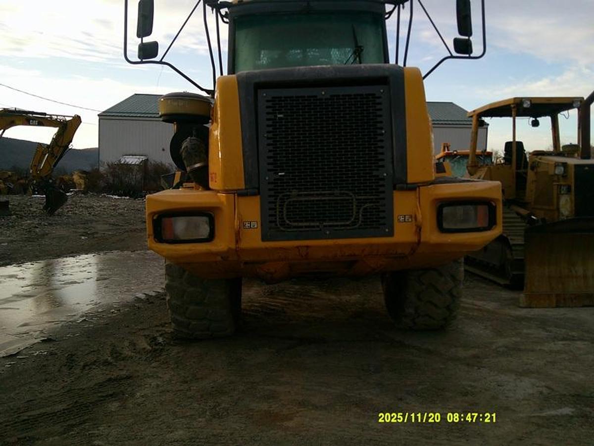 Used 2010 DEERE 250D II