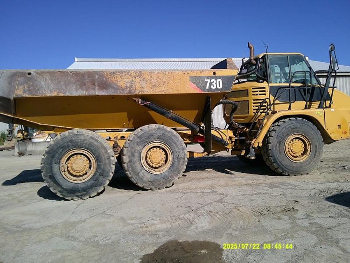 Used 2011 CATERPILLAR 730