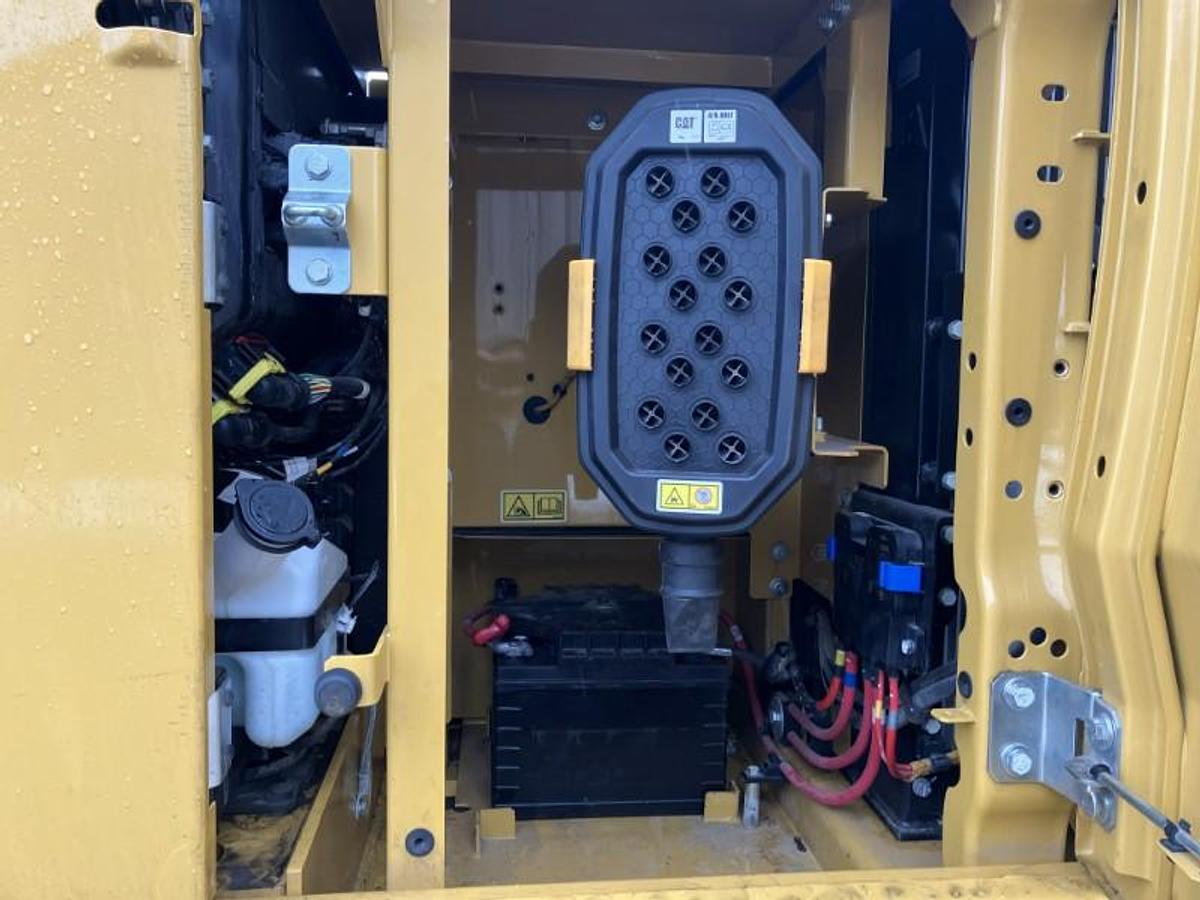 Used 2023 CATERPILLAR 320 GC