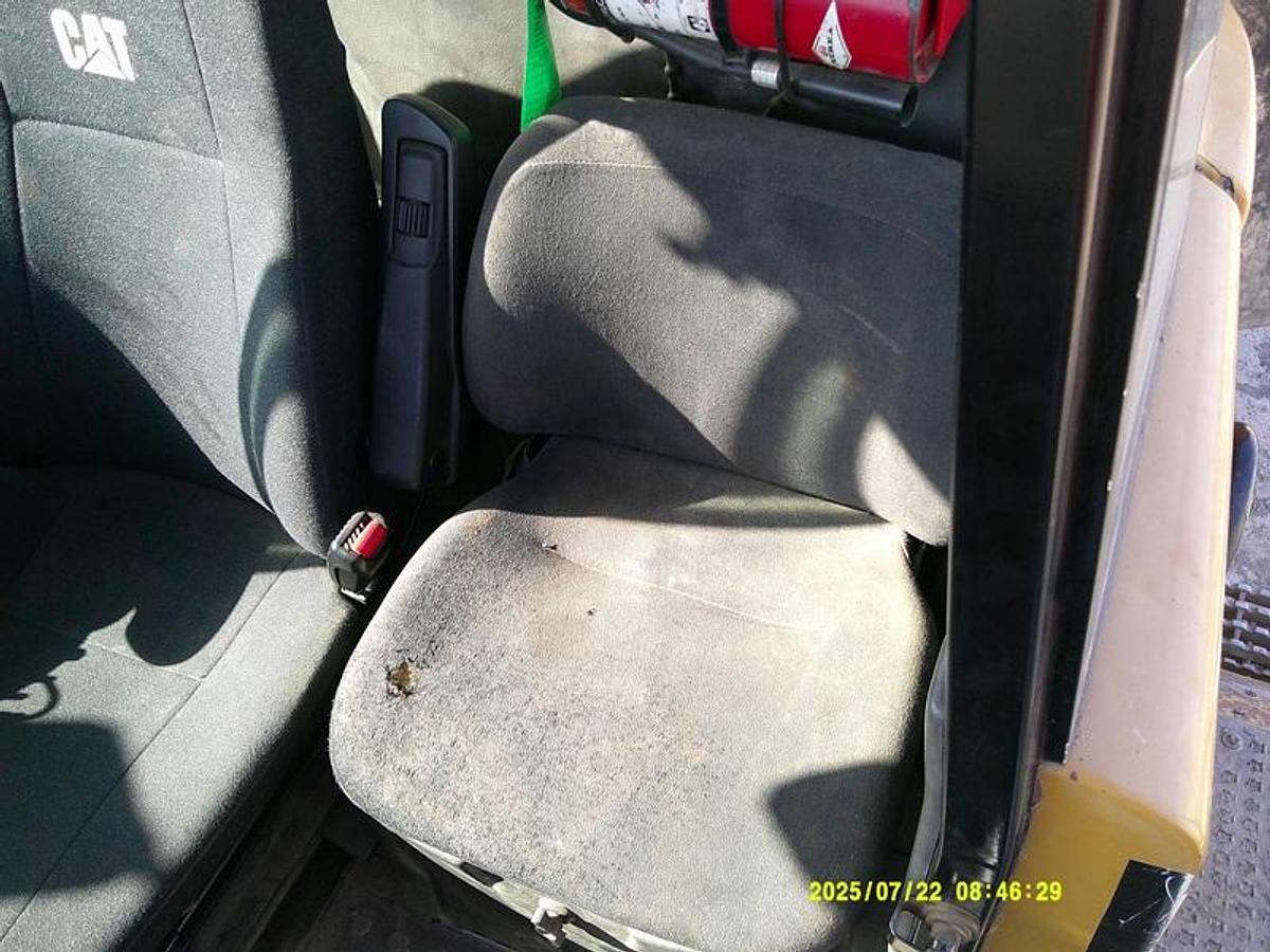 Used 2011 CATERPILLAR 730