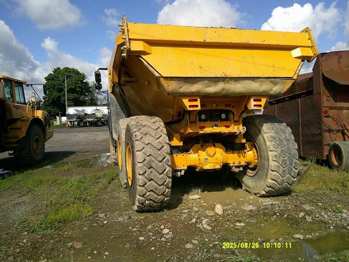 Used 2019 DEERE 260E