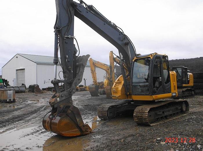 Used 2012 DEERE 135G