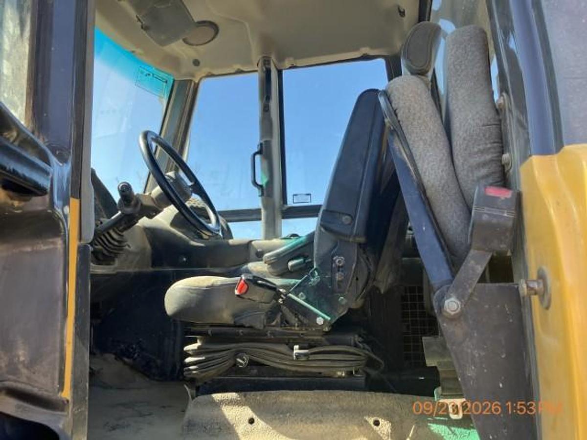 Used 2010 DEERE 250D II