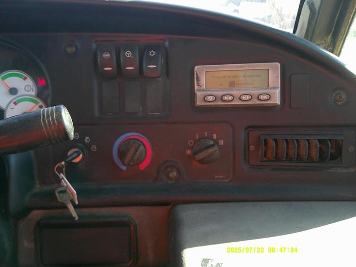 Used 2011 CATERPILLAR 730