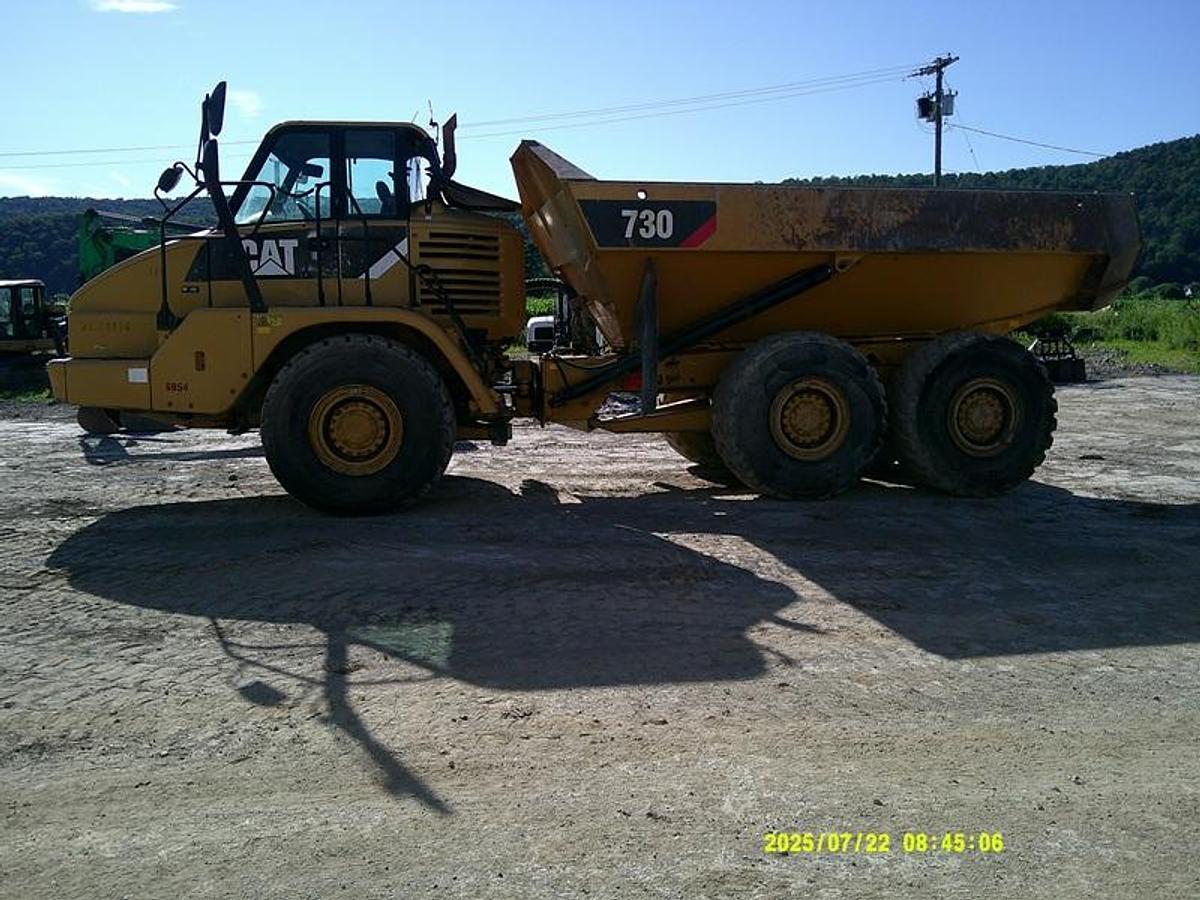 Used 2011 CATERPILLAR 730