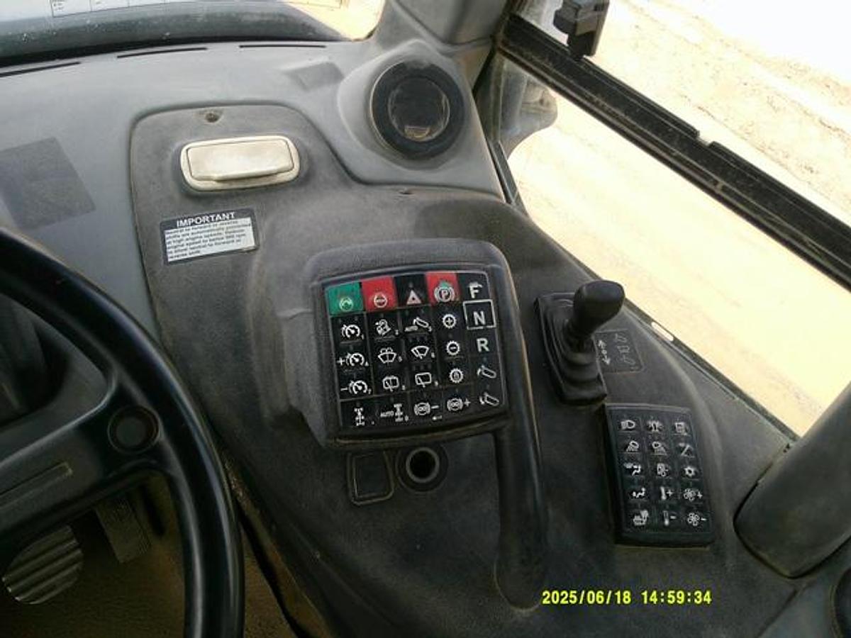 Used 2014 DEERE 250D