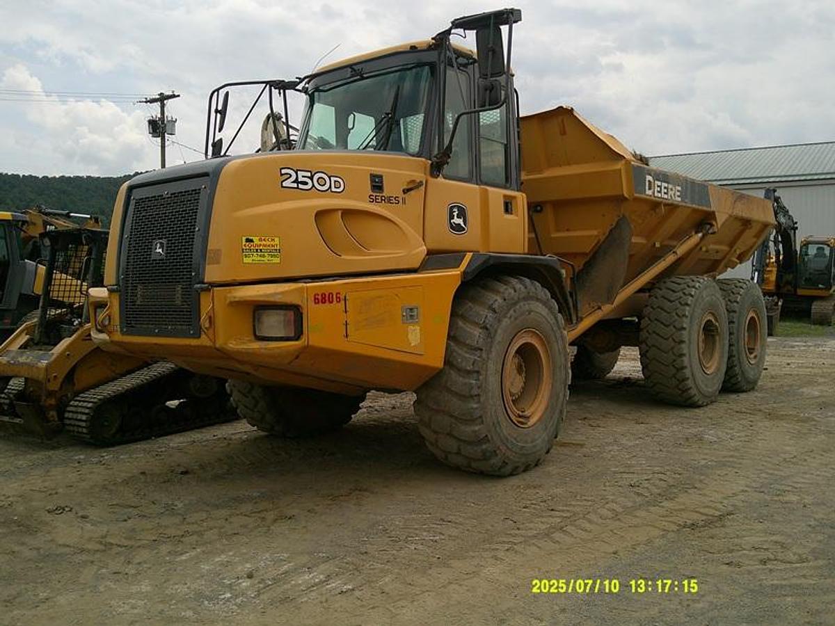 Used 2014 DEERE 250D