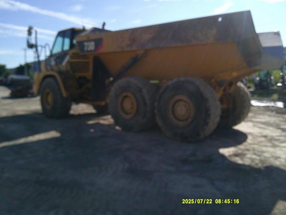 Used 2011 CATERPILLAR 730
