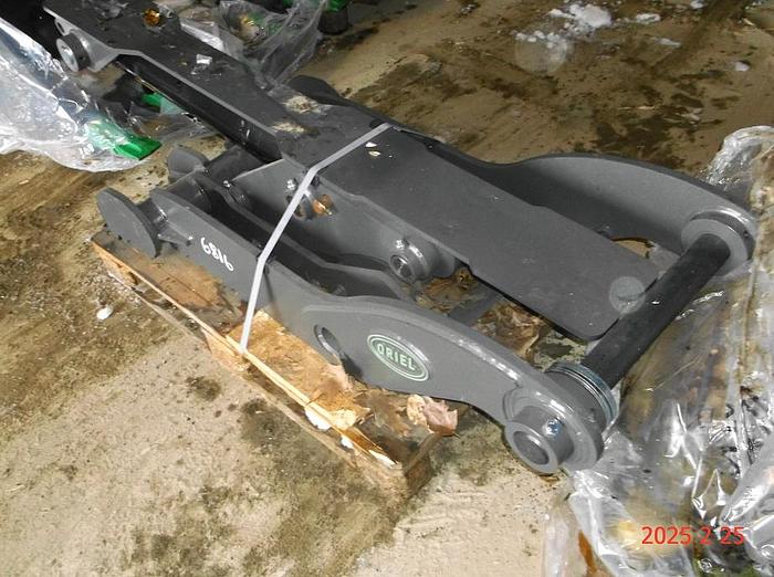 DEERE 135G Pro link hyd thumb