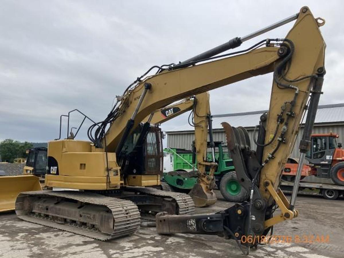 Used 2014 CATERPILLAR 321D LCR